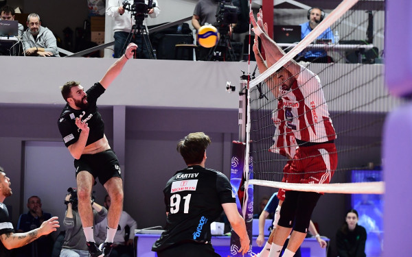 Βόλεϊ: Ο Ολυμπιακός λύγισε τον ΠΑΟΚ και κατέκτησε το Λιγκ Καπ (βίντεο)