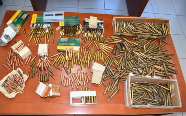 Κρήτη: Σύλληψη 54χρονου για παράνομη οπλοκατοχή στο σπίτι του - Κατασχέθηκαν όπλα και εκατοντάδες φυσίγγια