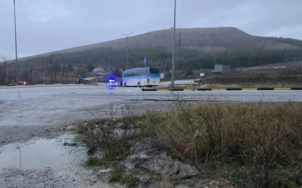 Πτολεμαΐδα: Εκτροπή λεωφορείου που μετέφερε 25 εργαζόμενους στη ΔΕΗ - Νεκρός ο 56χρονος οδηγός (βίντεο)