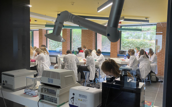 Θεσσαλονίκη: Νέοι που φοιτούν σε Μη Κρατικά Πανεπιστήμια μιλούν για την επιλογή τους