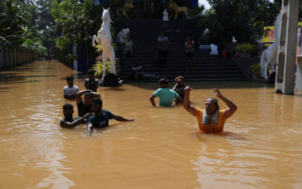 Στο έλεος του κυκλώνα Ντίτβα η Σρι Λάνκα: Τουλάχιστον 212 νεκροί και 218 αγνοούμενοι