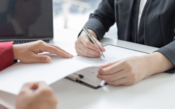 Μισθολογική διαφάνεια: Στο 13,4% το χάσμα αμοιβών στην Ελλάδα – Οι αλλαγές που φέρνει η νέα ευρωπαϊκή οδηγία