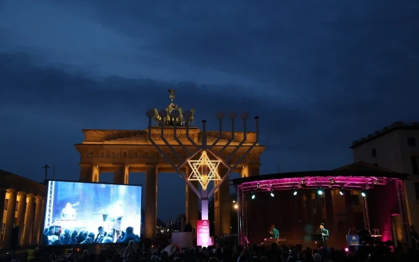 Ενισχυμένα μέτρα ασφαλείας σε εορταστικές εκδηλώσεις για το Χάνουκα σε όλο τον κόσμο μετά τη φονική επίθεση στο Σίδνεϊ