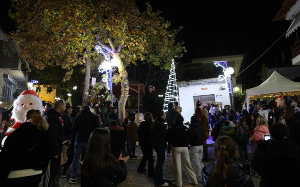 Δήμος Ωραιοκάστρου: Φωταγωγήθηκαν τα χριστουγεννιάτικα δέντρα σε Μεσαίο, Λητή και Μονόλοφο