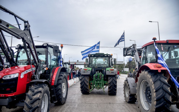Θεσσαλονίκη: Στην έξοδο για το αεροδρόμιο «Μακεδονία» επί της Μουδανίων αγρότες και κτηνοτρόφοι