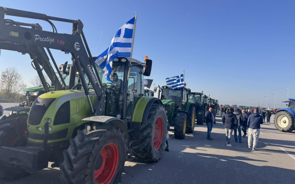 Θεσσαλονίκη: Ξεκίνησαν οι αγρότες με τα τρακτέρ τους με προορισμό το λιμάνι