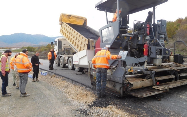 Θεσσαλονίκη: Η πρώτη επιτυχημένη εφαρμογή εισαγωγής ανακυκλωμένου πλαστικού σε ασφαλτοτάπητες από φοιτητές του ΑΠΘ