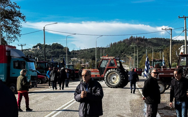 Αγρότες: Παραμένουν στα μπλόκα μέχρι την Τρίτη - Οι «κόκκινες» γραμμές τους στη συνάντηση με τον Κ. Μητσοτάκη