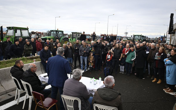 Τίτλοι τέλους για το μπλόκο στον Ε-65: Αποχωρούν σταδιακά οι αγρότες της Καρδίτσας - Αύριο οι οριστικές αποφάσεις