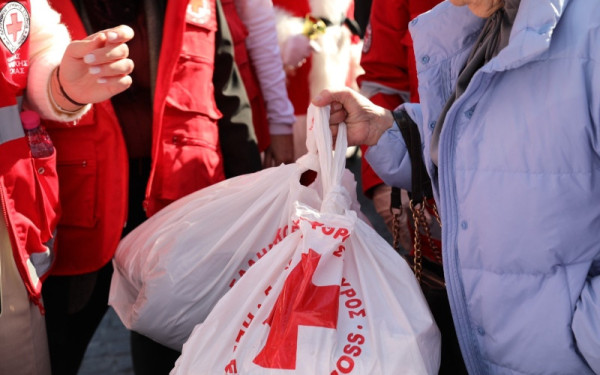 Θεσσαλονίκη: 300 ευάλωτοι συμπολίτες μας θα λάβουν τρόφιμα από τον Ελληνικό Ερυθρό Σταυρό
