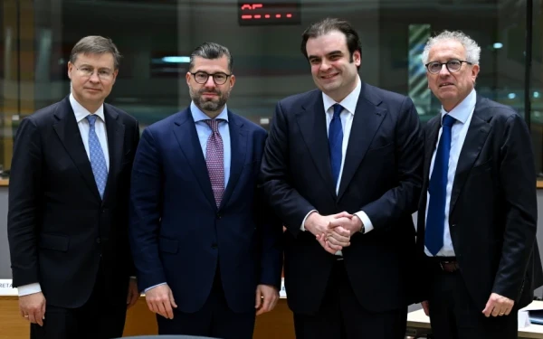 Το παρασκήνιο της εκλογής Πιερρακάκη στο Eurogroup: Οι «υποσχετικές» και οι συμμαχίες πριν από την ψηφοφορία που οδήγησαν στην απόσυρση του Βαν Πέτεγκεμ