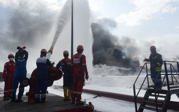 Ινδονησία: Νεκροί 20 άνθρωποι από φωτιά σε επταώροφο κτήριο