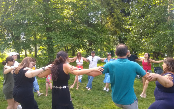 Η ομάδα «Greek Dances Cardiff» ενώνει τους Έλληνες της Ουαλίας μέσα από τον παραδοσιακό χορό