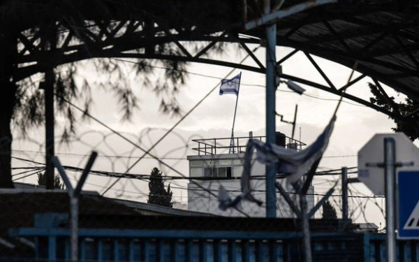 Ιερουσαλήμ: Η ισραηλινή αστυνομία ύψωσε τη σημαία του Ισραήλ στα κεντρικά γραφεία του ΟΗΕ για τους Παλαιστίνιους πρόσφυγες (βίντεο)