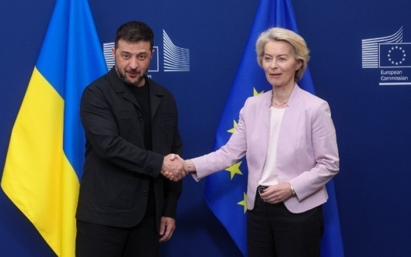 Φον ντερ Λάιεν: Αποφασιστική η ερχόμενη εβδομάδα για την Ουκρανία - Στρατηγικές αποφάσεις για χρηματοδότηση και ειρήνη