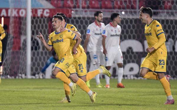 Super League: Ο Παναιτωλικός «βύθισε» ακόμα περισσότερο τον Πανσερραϊκό