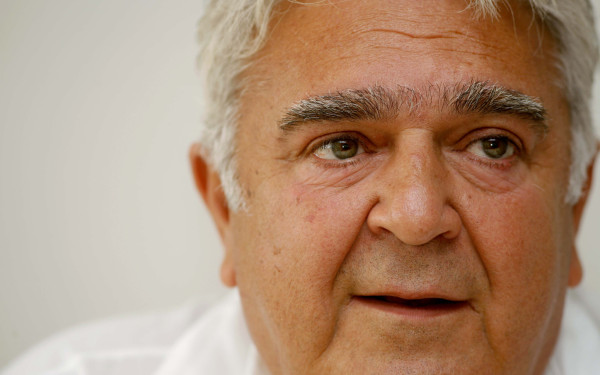 Ο Πασχάλης Τερζής επιστρέφει στο τραγούδι - Δείτε βίντεο