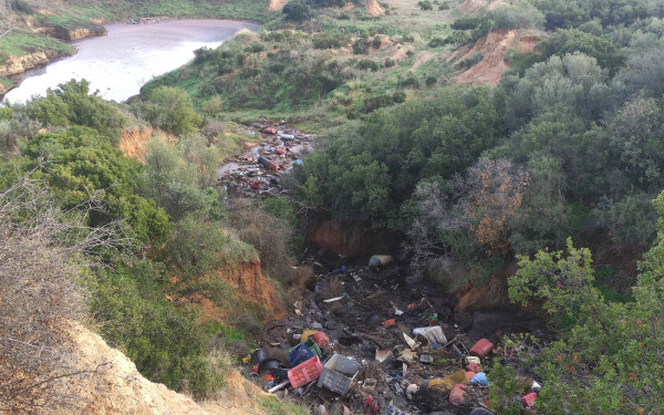 Έριχναν υγρά απόβλητα σε ορεινή περιοχή της Χαλκιδικής - Συνελήφθησαν τέσσερα άτομα