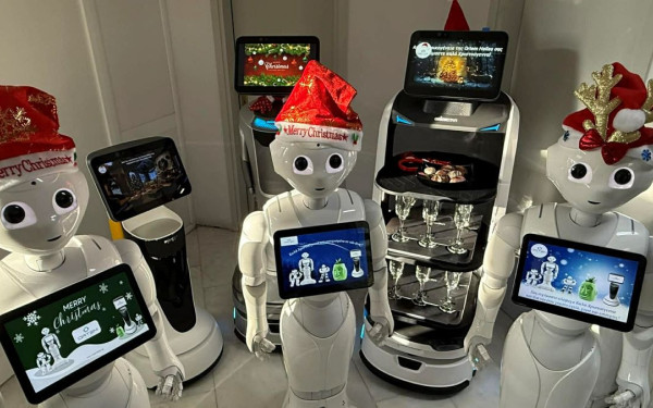 Θεσσαλονίκη: Ρομπότ λένε τα... κάλαντα και εύχονται καλές γιορτές - Η δράση της ORTEM HELLAS (βίντεο)