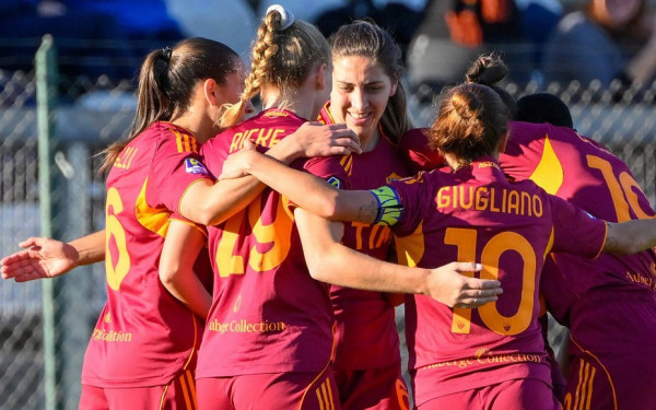 Ποδόσφαιρο γυναικών δύο ταχυτήτων: Υπερφόρτωση για λίγες, αγωνιστική «ξηρασία» για τις περισσότερες