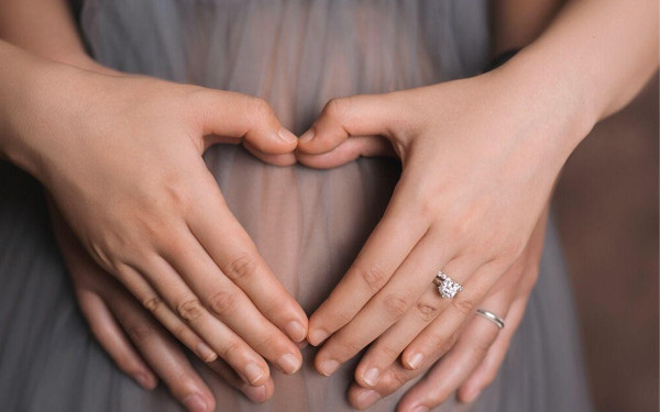 Ο Μαιευτήρας-Γυναικολόγος, Dr. Κωνσταντίνος Σφακιανούδης, φωτίζει τις σύγχρονες προκλήσεις γύρω από την αναπαραγωγή, τα όρια της τεχνολογίας και τον καθοριστικό ρόλο της ηλικίας