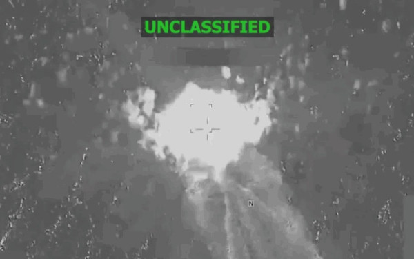 Νέες αμερικανικές αεροπορικές επιθέσεις εναντίον τριών πλεούμενων με ναρκωτικά: Τουλάχιστον οκτώ νεκροί (βίντεο)