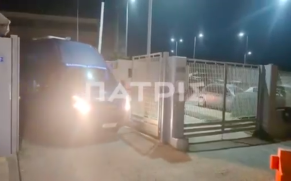 Σε εξέλιξη η μεταγωγή των 15 συλληφθέντων για τον ΟΠΕΚΕΠΕ από το Ηράκλειο στην Αθήνα (βίντεο)