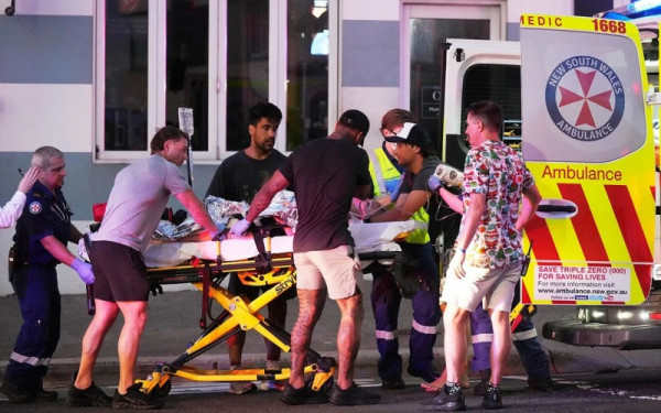 Αυστραλία: Ο πρωθυπουργός Αλμπανέζι υπέρ αυστηρότερης νομοθεσίας για τα όπλα μετά τη σφαγή στο Σίδνεϊ