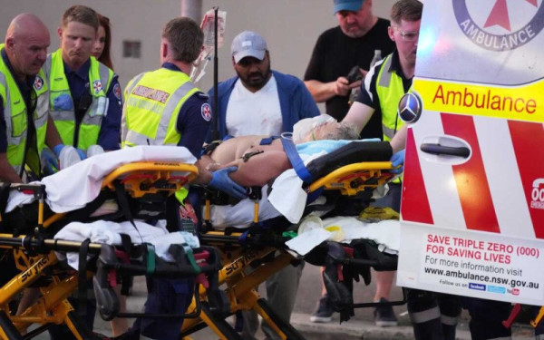 Αυστραλία: Ένας εκ των δραστών της επίθεσης στο Bondi Beach είχε ερευνηθεί για σχέσεις με το ISIS