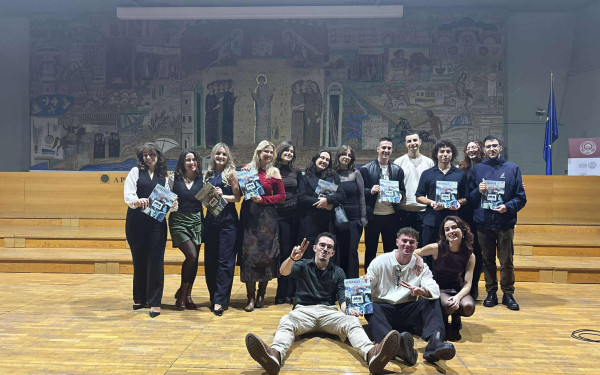 Θεσσαλονίκη: Τριάντα φοιτητές και φοιτήτριες αποτύπωσαν σε ένα περιοδικό έναν αιώνα ΑΠΘ (βίντεο)