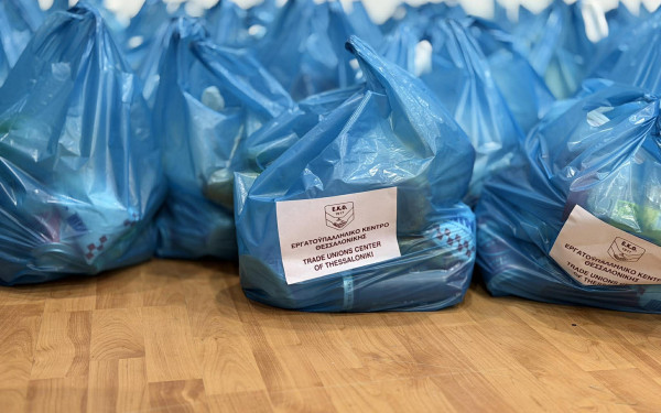 Πακέτα με τρόφιμα σε 250 οικογένειες ανέργων της πόλης από το Εργατικό Κέντρο Θεσσαλονίκης (βίντεο)