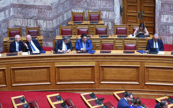 Σε υψηλούς τόνους συνεχίζεται η συζήτηση στη Βουλή για τον προϋπολογισμό του 2026