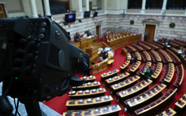 Προϋπολογισμός 2026: Κορυφώνεται σήμερα η πενθήμερη «μάχη» στη Βουλή - Δείτε live τη συζήτηση