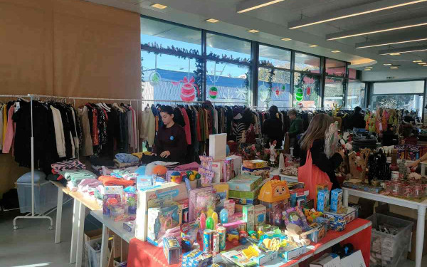 Θεσσαλονίκη: Το Χριστουγεννιάτικο Smile Bazaar επέστρεψε – εκεί όπου κάθε αγορά γίνεται προσφορά αγάπης