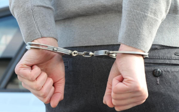 Συνελήφθη 20χρονος στην Αθήνα που κατείχε και μετέφερε ένα καλάσνικοφ