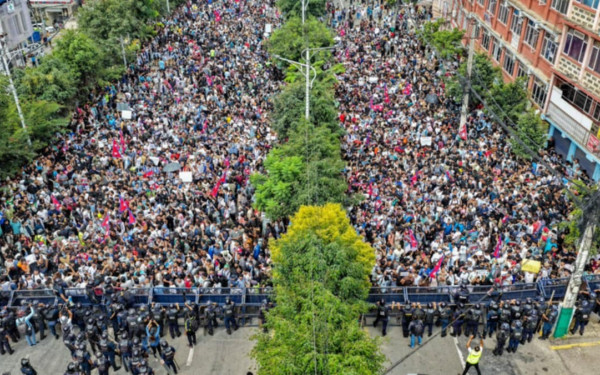 Οι κινητοποιήσεις της Gen Z ανάμεσα στα δέκα σημαντικότερα γεγονότα του 2025, σύμφωνα με την Τεχνητή Νοημοσύνη