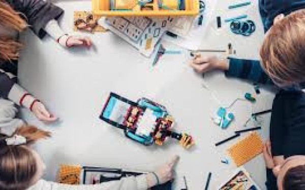 ΚΔΑΠ: Από χώροι παιχνιδιού μετατρέπονται σε.. πάρκα τεχνολογίας με ρομποτική και μαθηματικά - Ανησυχία στους δήμους