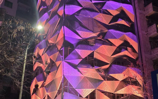 Θεσσαλονίκη: Φωτίστηκε για πρώτη φορά το νέο κτίριο της ΕΥΑΘ Παγίων - Εντυπωσιακές εικόνες