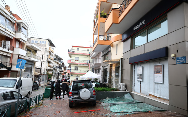 Θεσσαλονίκη: Έκρηξη βόμβας σε υποκατάστημα τράπεζας στον Εύοσμο (βίντεο)