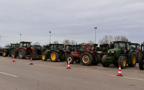 Θεσσαλονίκη: Σφραγίζουν δρόμους και τελωνεία οι αγρότες - 48ωρο black out αν δεν δοθούν λύσεις από την κυβέρνηση