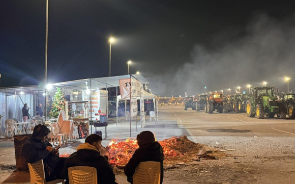 Θεσσαλονίκη: «Σηκώνουν» τις μπάρες των διοδίων του Ωραιοκάστρου οι αγρότες - Αποκλεισμένη μέχρι την Τρίτη η Ε.Ο. Αθηνών- Θεσσαλονίκης