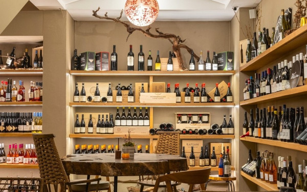 Blé Vin: H wine boutique, prosciutteria και bakery bistro στον πεζόδρομο της Γεωργίου Σταύρου, δίπλα από το «Blé Taste Gallery»