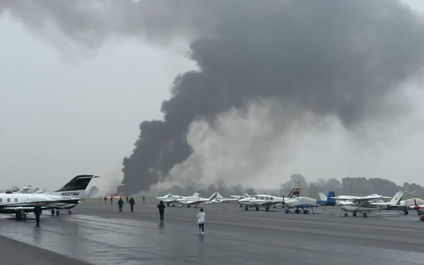 ΗΠΑ: Συντριβή αεροσκάφους σε αεροδρόμιο - Άγνωστος ο αριθμός των νεκρών (βίντεο)