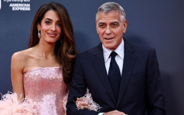 Γαλλία: Tην γαλλική υπηκοότητα απέκτησαν ο Τζορτζ Κλούνεϊ, η σύζυγός του Αμάλ και τα παιδιά τους