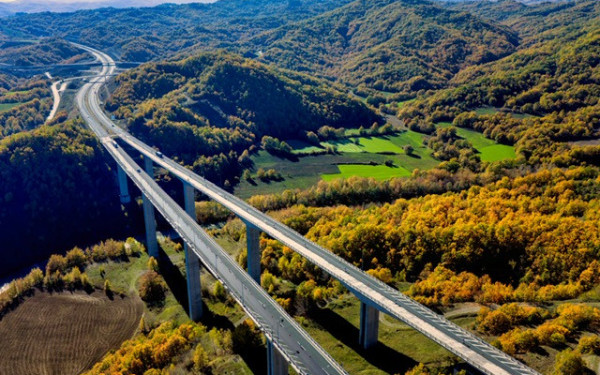 Αυξήσεις στα διόδια της Εγνατίας Οδού από το 2026: Αναλυτικά οι νέες χρεώσεις (πίνακες)