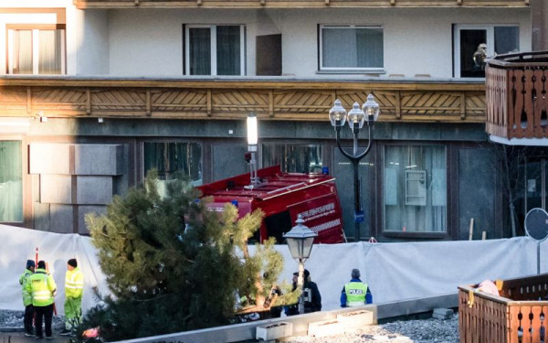 Ελβετία: Βεγγαλικό σε μπουκάλι σαμπάνιας πιθανή αιτία της πολύνεκρης τραγωδίας στο Κραν Μοντανά (βίντεο)