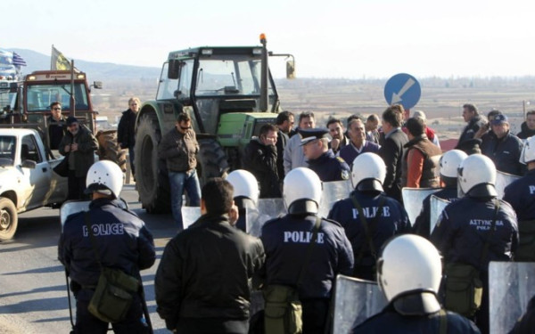 ΕΛ.ΑΣ: Τι απαντά για την εκτροπή κυκλοφορίας λόγω των αγροτικών μπλόκων