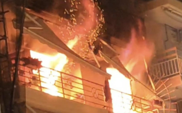 Θεσσαλονίκη: Μεγάλη φωτιά σε διαμέρισμα στην Κάτω Τούμπα