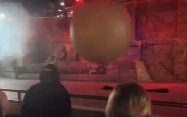 ΗΠΑ: Εργαζόμενος της Disney τραυματίστηκε από έναν ψεύτικο βράχο βάρους 180 κιλών (βίντεο)