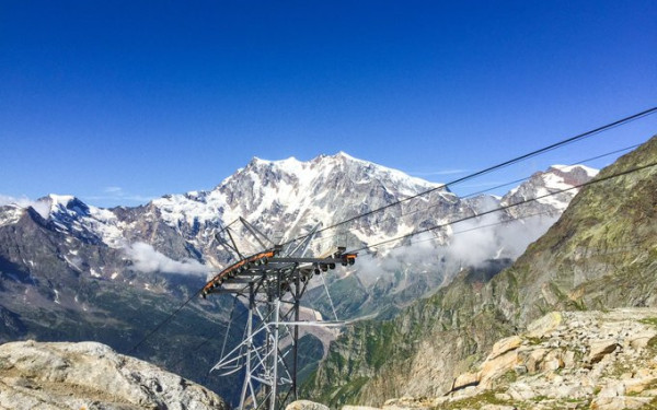 Ιταλία: Τέσσερις άνθρωποι τραυματίστηκαν από βλάβη σε τελεφερίκ στις Άλπεις - Εκατό περίπου αποκλείστηκαν (βίντεο)